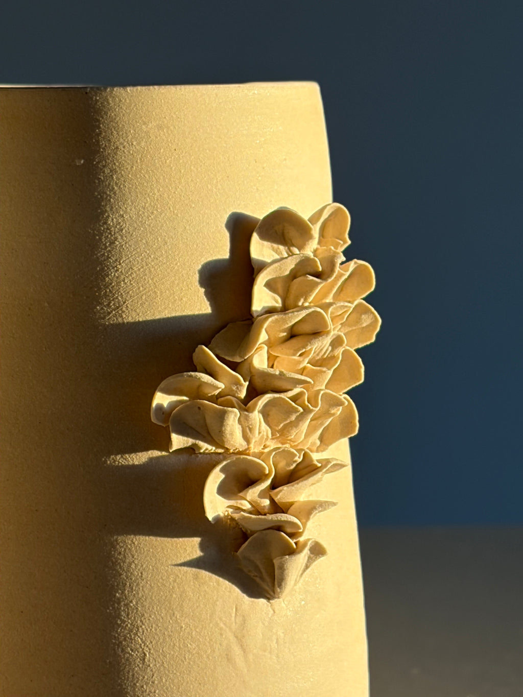 Frilly mushroom mug - B