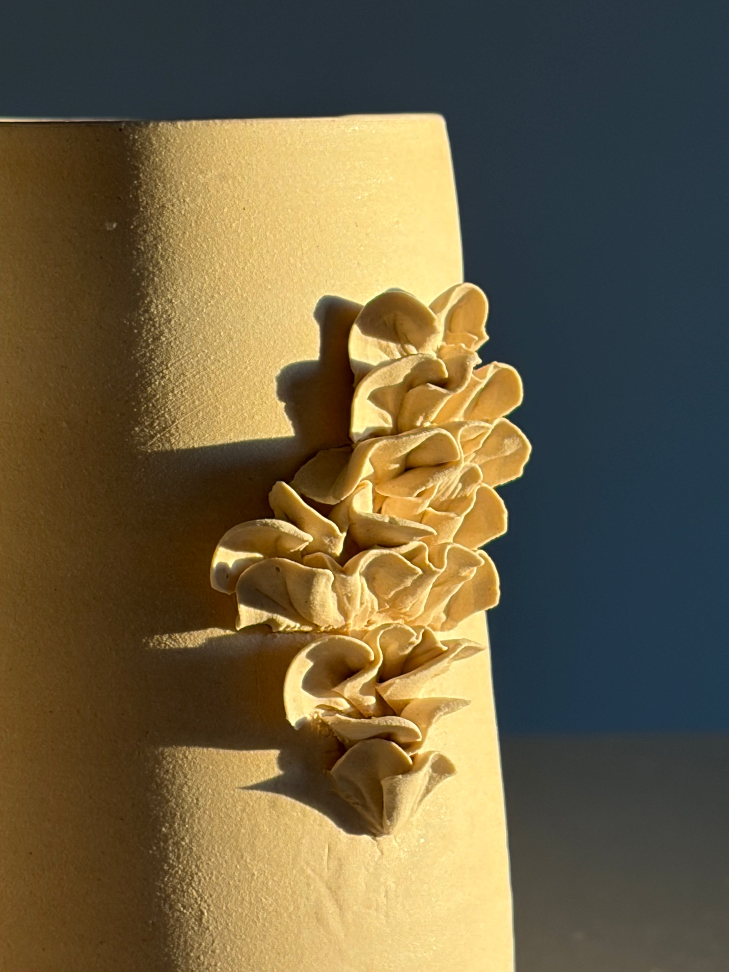 Frilly mushroom mug - B