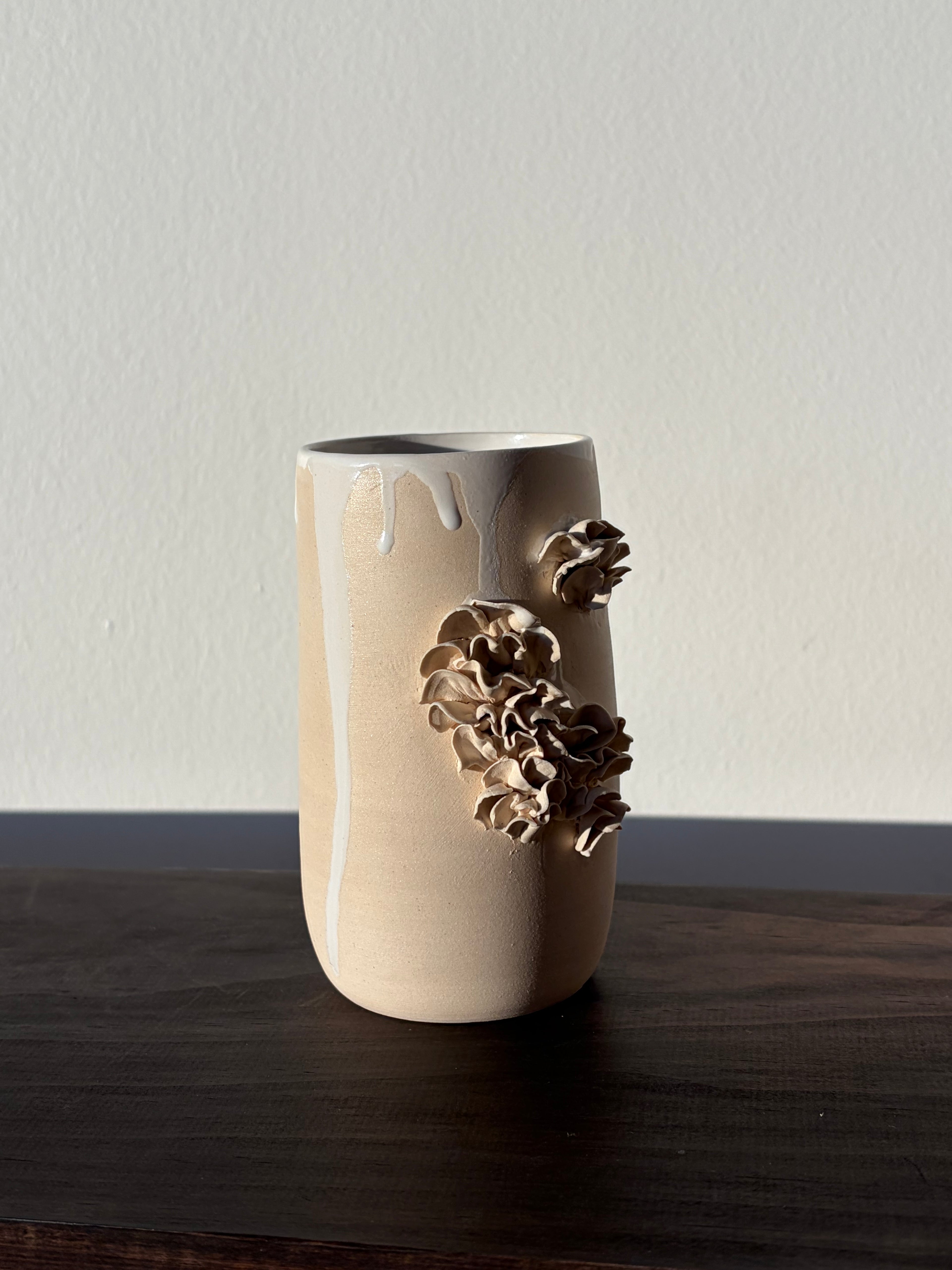Frilly mushroom mug - B